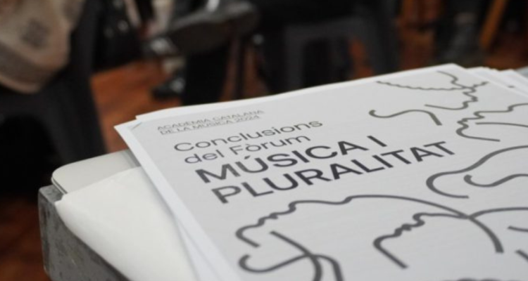 La Academia ha presentado el informe “Música y Pluralidad”, un documento que aborda la situación de los artistas racializados en el panorama musical catalán y destaca la necesidad de un cambio estructural en el sector.