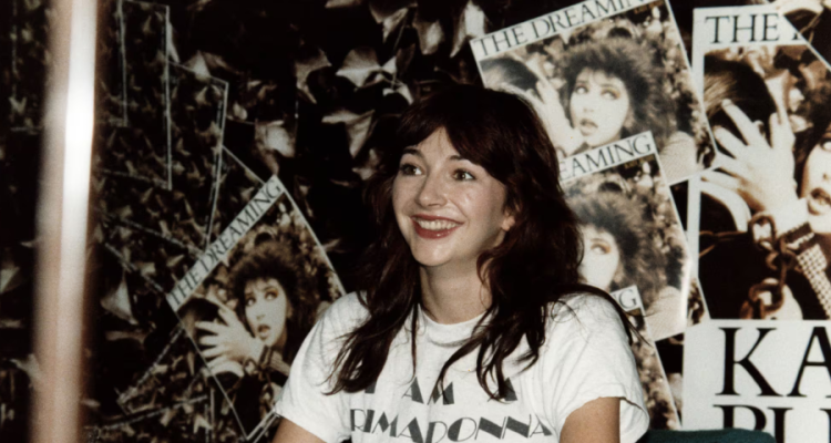 Kate Bush, en una firma de discos en 1982. (Photo by Pete Still/Redferns) / Pete Still