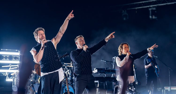 Con un sold out, Take That se subió por segunda noche consecutiva al escenario del Auditorio de Starlite Occident.