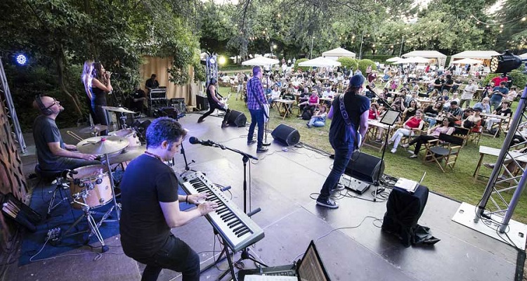 Escenario del village del Festival Jardins de Pedralbes