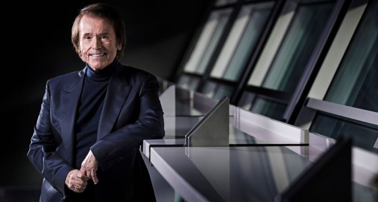 Noticia: Raphael, homenajeado en los Premios de Teatro Musical en el Coliseum de Madrid.